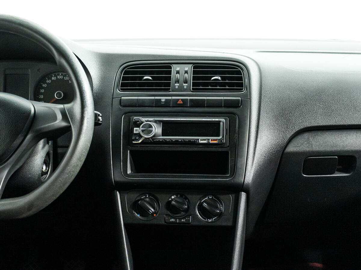 Купить Volkswagen Polo, 2017, 379 603 км, фото №10