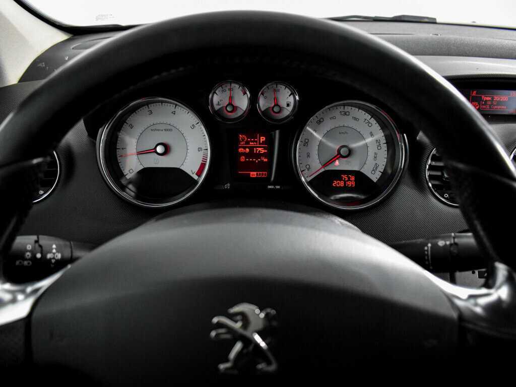 Купить Peugeot 408, 2016, 208 197 км, фото №16